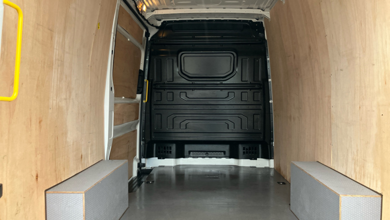 Volkswagen Crafter Cr35 Mwb Diesel 2.0 TDI 140PS Commerce Plus High Roof Van Auto